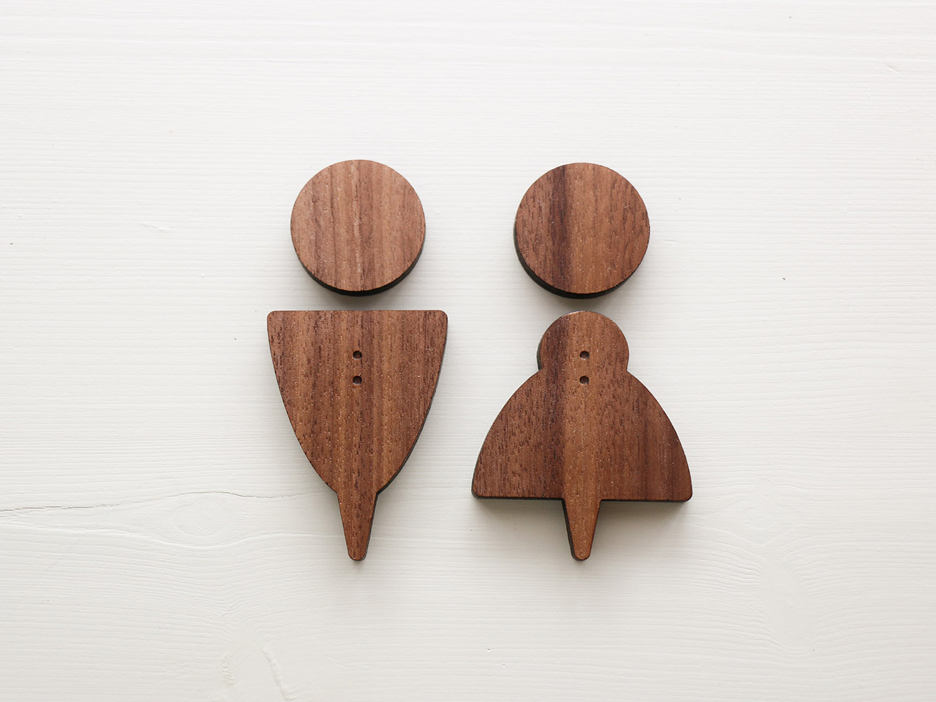 ウォールナットのトイレサイン