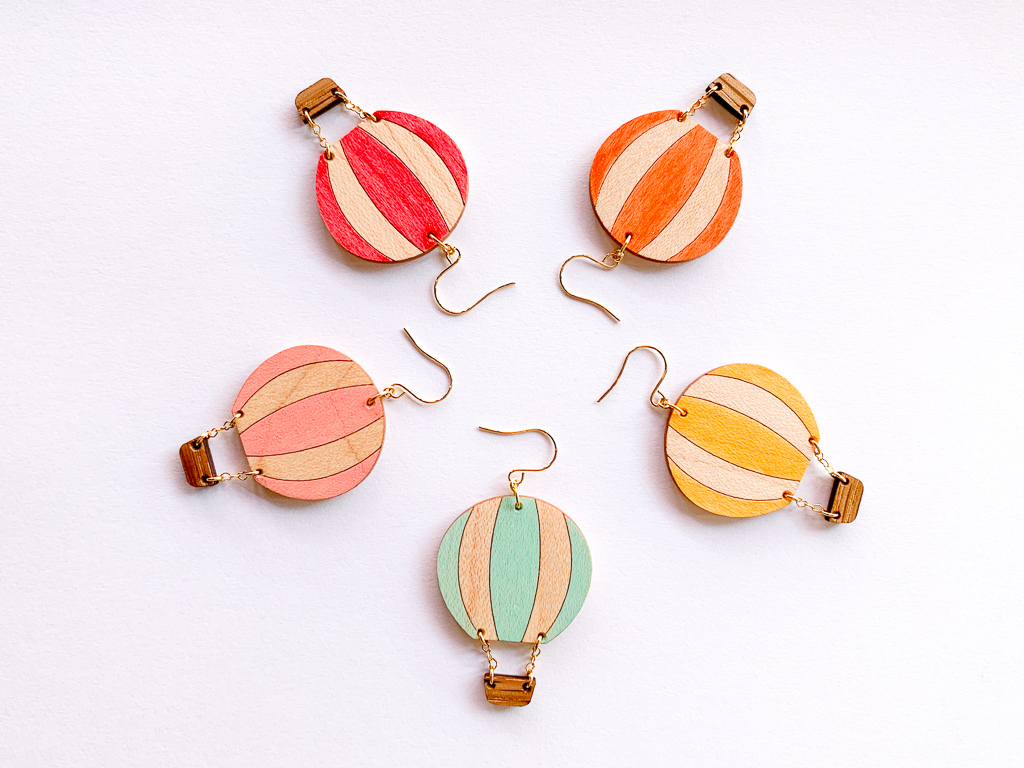 気球と雲のピアス