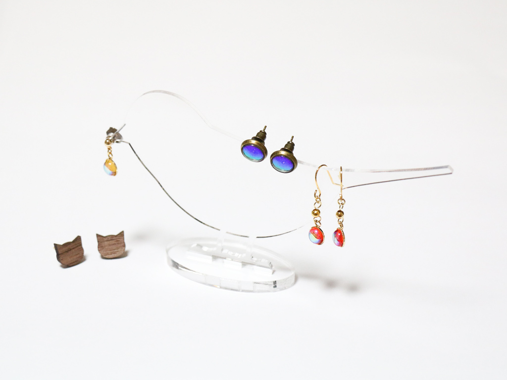 小鳥のアクリルピアススタンド