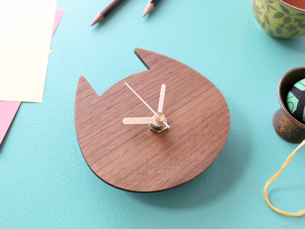 ねこの小さめウォールクロック