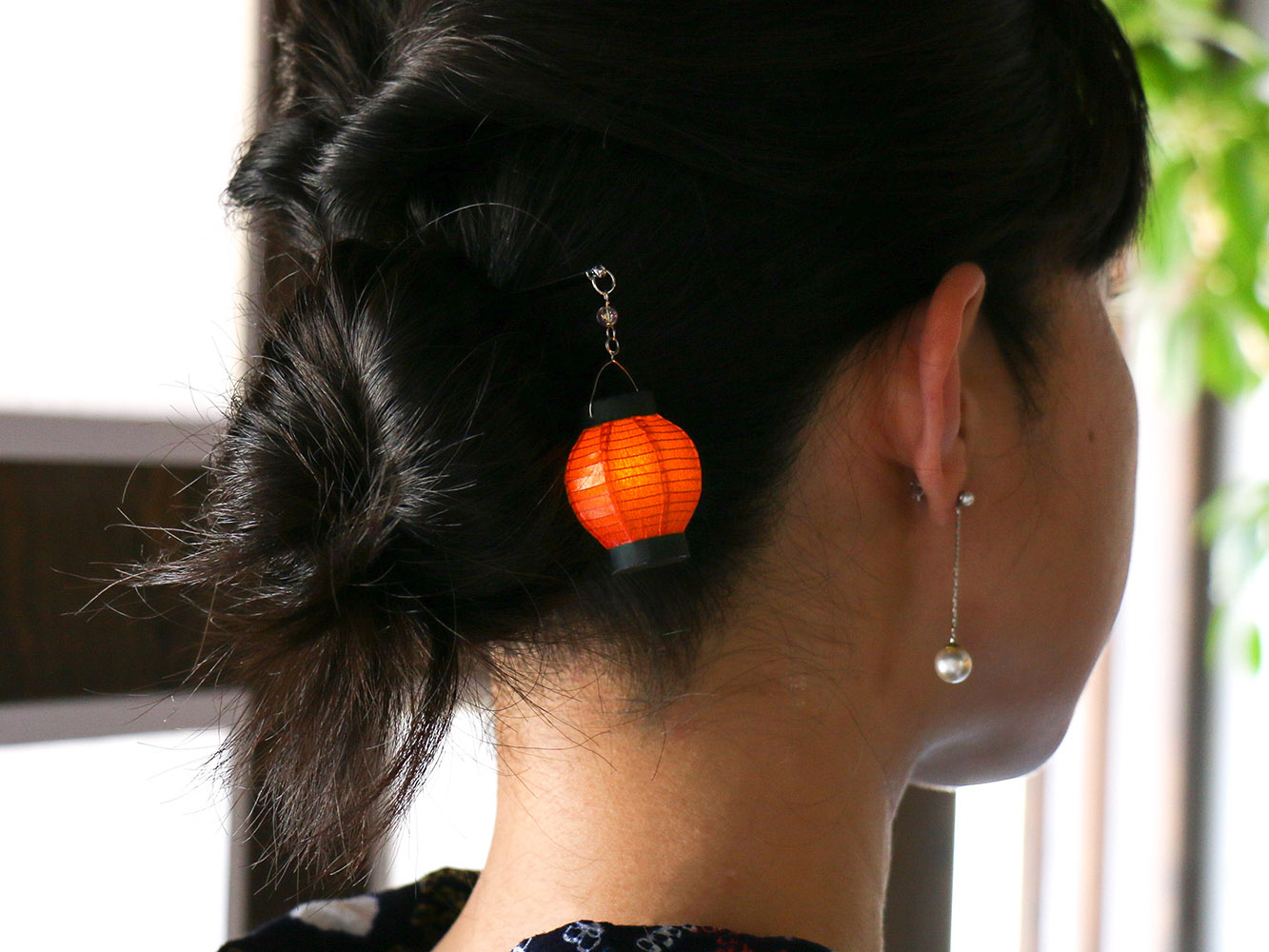 光るちょうちんのかんざし