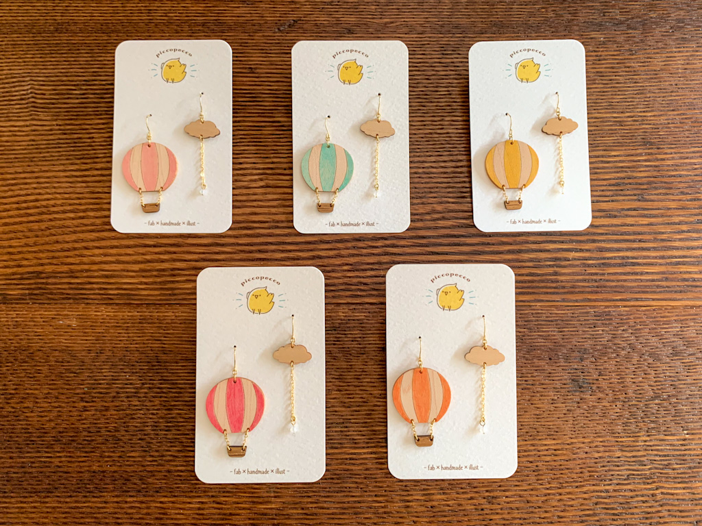 気球と雲のピアス